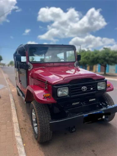 Toyota Band.Jipe Cap.de Aço Chas. Longo Diesel 1986