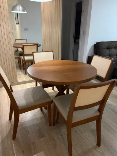 Conjunto mesa e 4 cadeiras