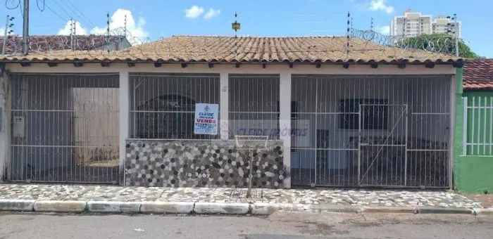 Casa com 4 dormitórios à venda, 164 m² por R$ 275.000,00 - Grande Terceiro - Cuiabá/MT