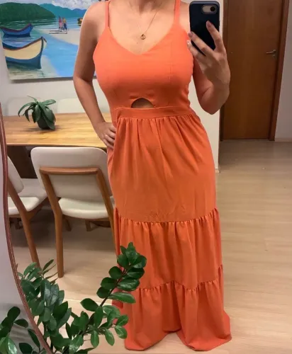 Vestido laranja longo