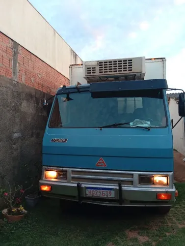 Vendo ou troco caminhão agrele baú refrigerado por caminhão 3/4 baú maior ou toco