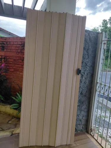 Divisória e porta sanfonada