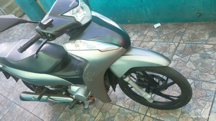 Honda Biz 125 2023 - Muito Conservada e Pronta para Rodar