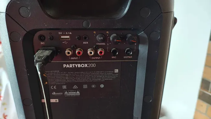 Caixa de som JBL Partybox 200