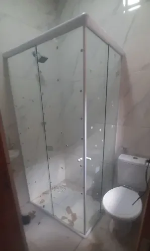 Box de vidro com pronta entrega