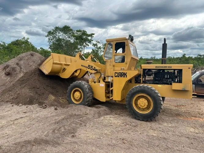 Pá carregadeira Clarc 55 A 