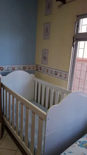 Berço que vira Cama 