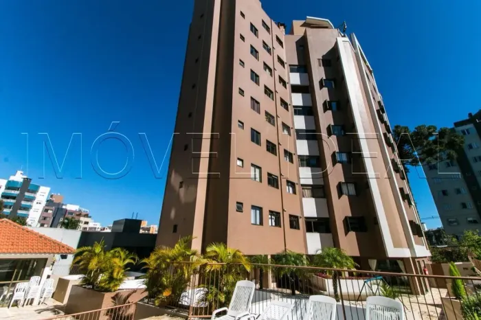 COBERTURA COM 4 SUITES, 4 VAGAS E ELEVADOR NO ALTO DA GLORIA