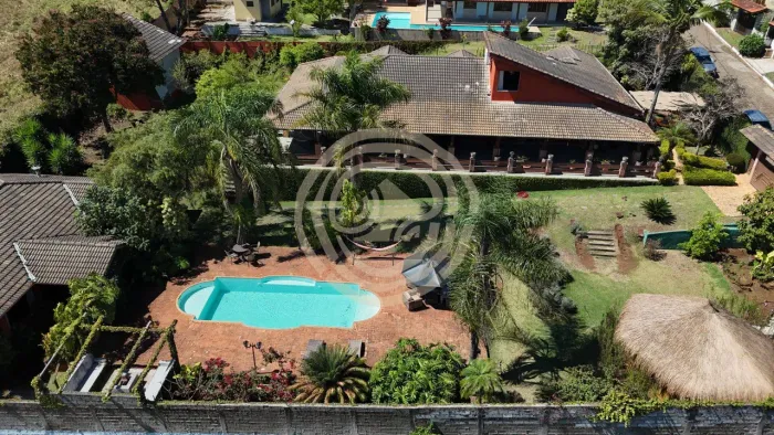 Chácara de Alto Padrão com 5 Suítes e Lazer Completo em Piracaia