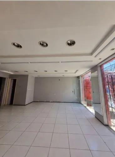 Galpão /Prédio comercial - adaptável -Serrinha