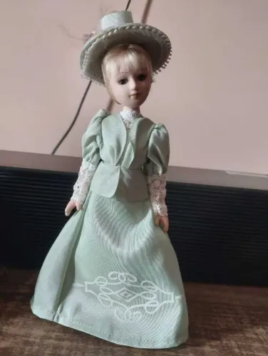 Muito Linda Boneca de Porcelana - Damas de Época Planeta DeAgostini Colecionável