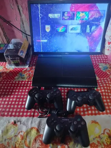 Ps3 c/20 jogos, 3 controles $900