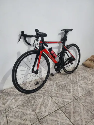 Vendo ou troco por iPhone bike Orange Onix preta M 54 22 aro 700c
