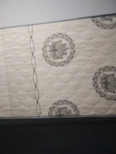 Vendo uma cama box solteiro