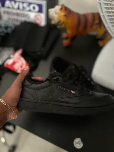 Tênis Reebok Club C 85