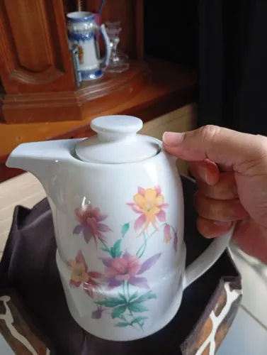Vendo buli de porcelana POZZANI em estado de novo.