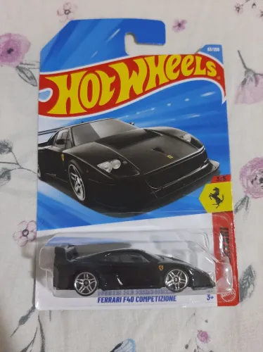 Hot Wheels Ferrari F40 preta