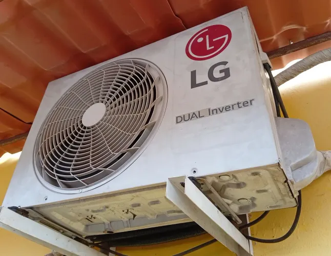 Vendo ar condicionado LG dual inverter 9mil BTUs entrego limpo e instalado 