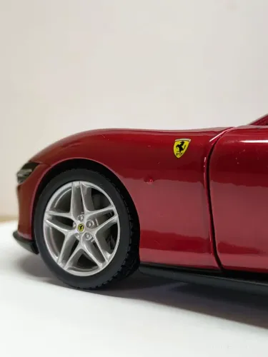 Ferrari Roma Carro de ferro Escala 1/24