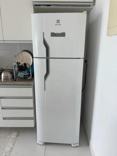 Geladeira Electrolux Frost Free 310L Turbo Congelamento Duplex Cor Branca