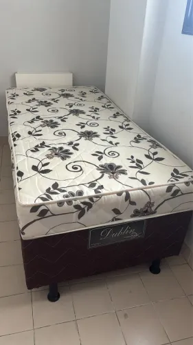 Cama box solteiro com colchão Dublin Duraflex em bom estado de conservação.