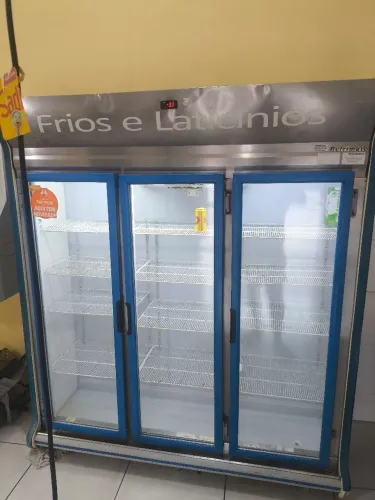 Geladeira laticínios