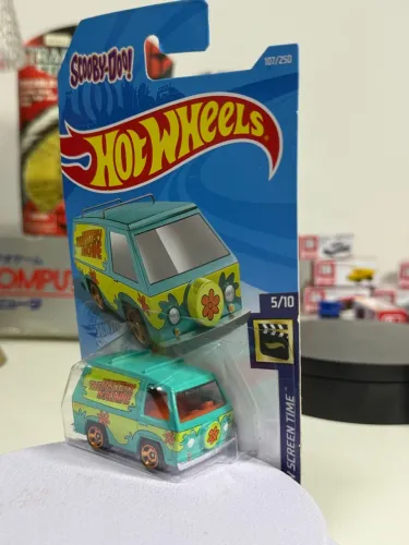 Hot wheels mystery machine scooby doo mainline com pintura na frente