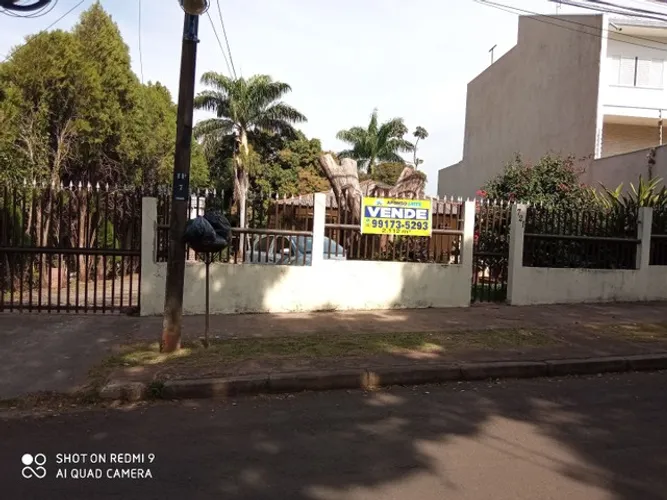 Terreno com 2.112m2 c/2 casas Jd Alamar próximo ao country club