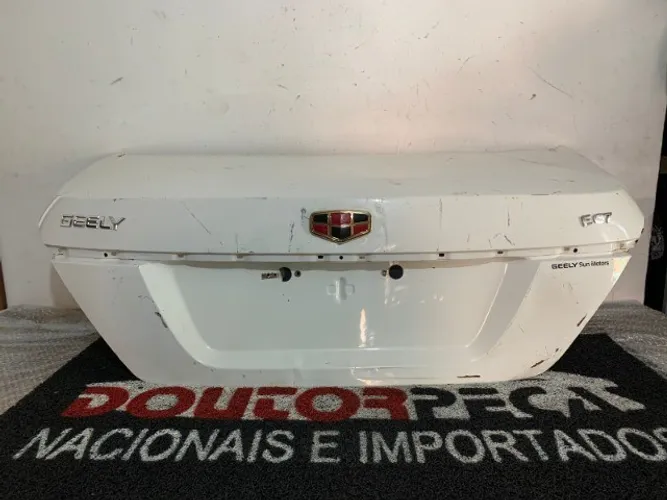 Tampa Traseira Geely Ec7 2014 c/detalhe