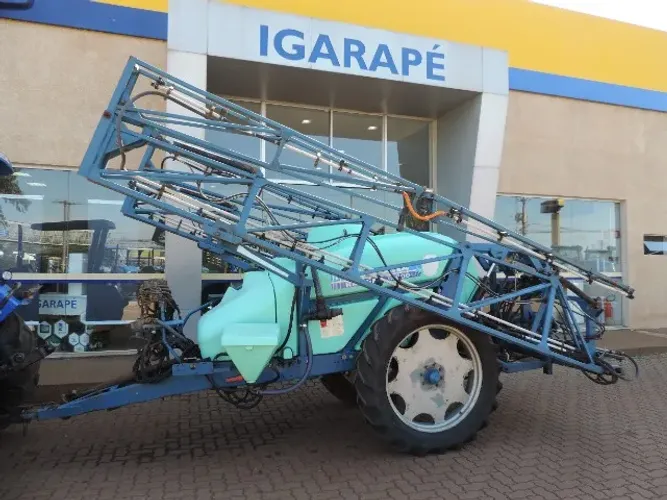Pulverizador marca Montana - Modelo Ranger 2000 - Barras de 21 metros - Ano 2014