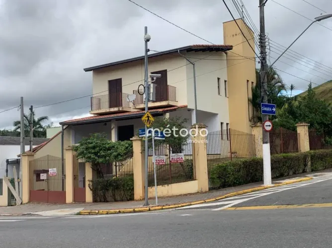 Sobrado com 3 quartos à venda, 223 m² por R$ 1.980.000 - Centro - Guararema/SP