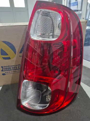 Lanterna traseira Fiat Uno 2011 a 2013 3P 5P Cristal Direito