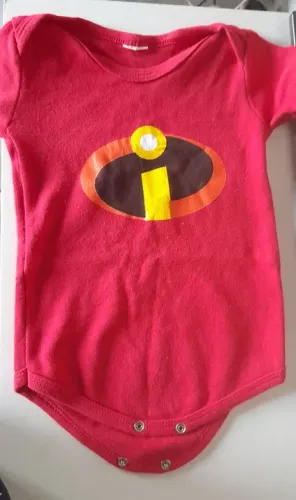 Body Bebê Unissex - Incrível Família  - Vermelho