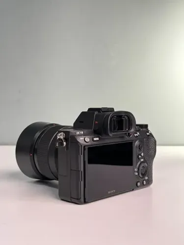 Sony A7 III - Incrivelmente nova! Corpo camera Full frame. 