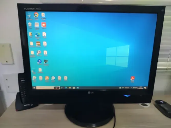 Monitor 22" LG entrada VGA e DVI 