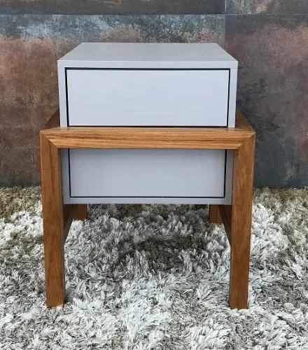 Mesa de Cabeceira com duas gavetas