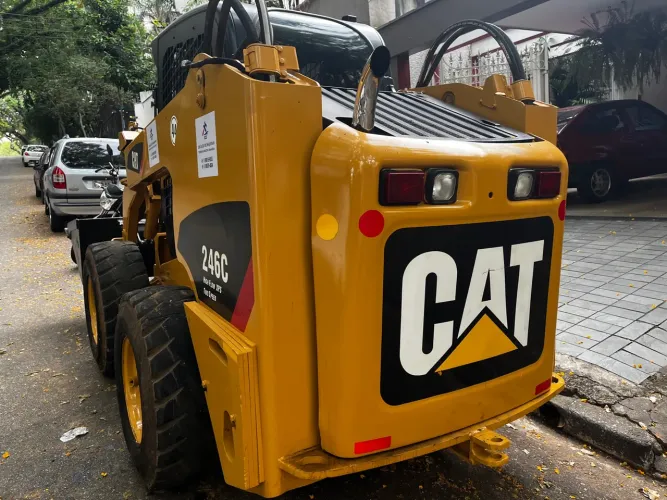 Mini Carregadeira e Mini escavadeira disponível para locação