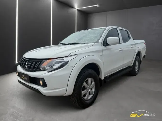 Mitsubishi L200 Triton 4x4 Diesel Manual( vendo a vista ou financiado )AC.troca