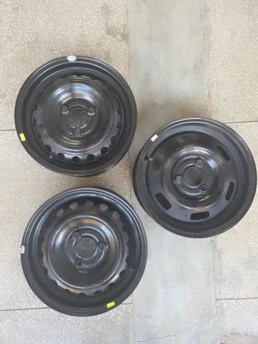 Roda Ferro Renault Kwid Aro 14 3x100 Original e sem marcas de uso!