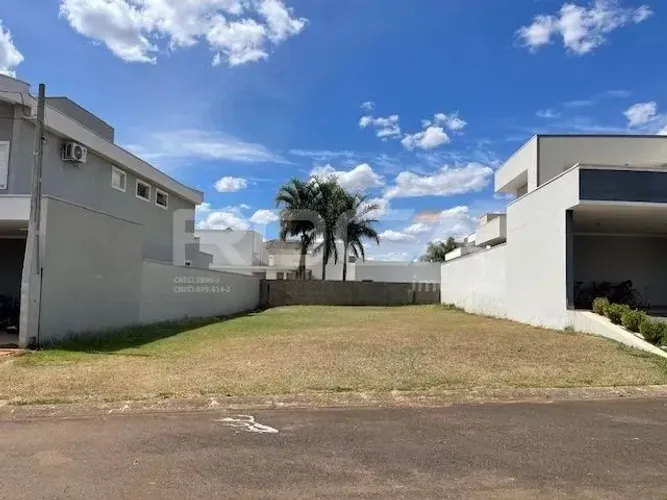 Terreno à venda em condomínio fechado no bairro Quebec, São Carlos