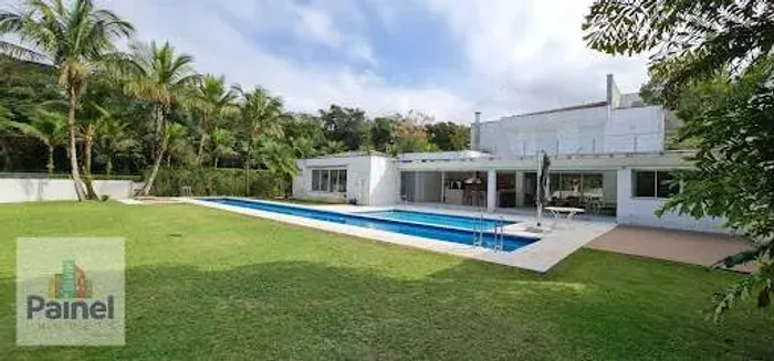 Casa de Condomínio de Luxo à Venda em Vista Linda, Bertioga 4 suítes, 4 vagas, lazer comp