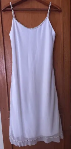 Vestido branco de tule e malha