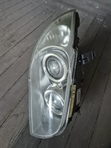 Farol BMW 118 120 Lente trincada Sem modulo