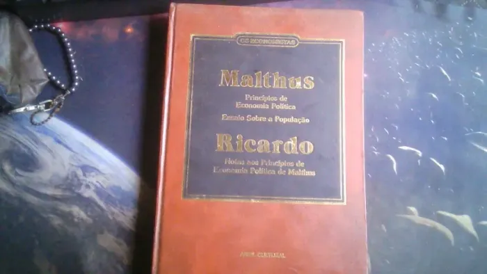 Livro Ricardo e Malthus - Os Economistas