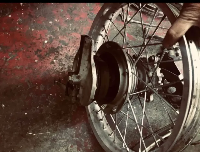 Roda de moto com freio a tambor - dá tornado , venda só o kit todo Peça
