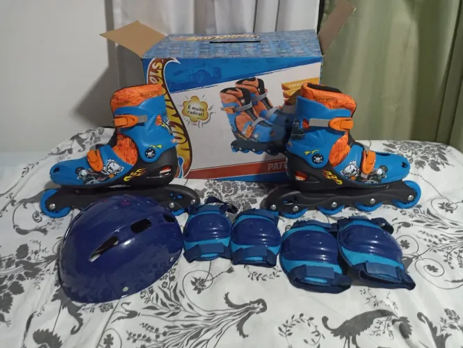 Patins Hot Wheels Infantil com Capacete e Proteções