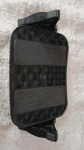 Apoio para pés com design moderno