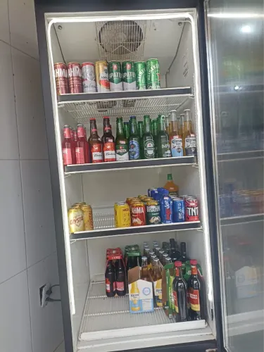 REFRIGERADOR EXPOSITOR DE BEBIDAS
