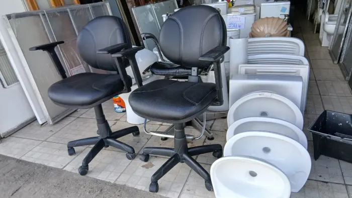 Cadeira Plaxmetal Operativa Executiva Back System Com Braços Reguláveis Revestimento Vinil