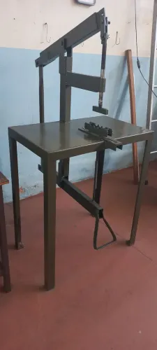 Máquina para produção de vassoura